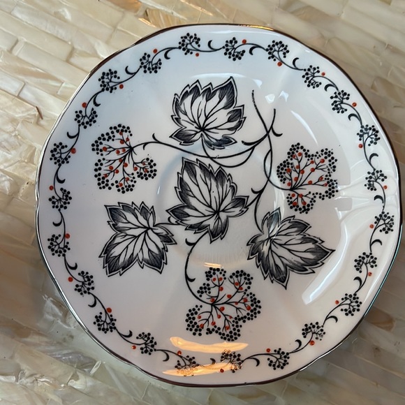 Vintage Tuscan English Fine Bone China tea cup and Saucer - Picture 2 of 5